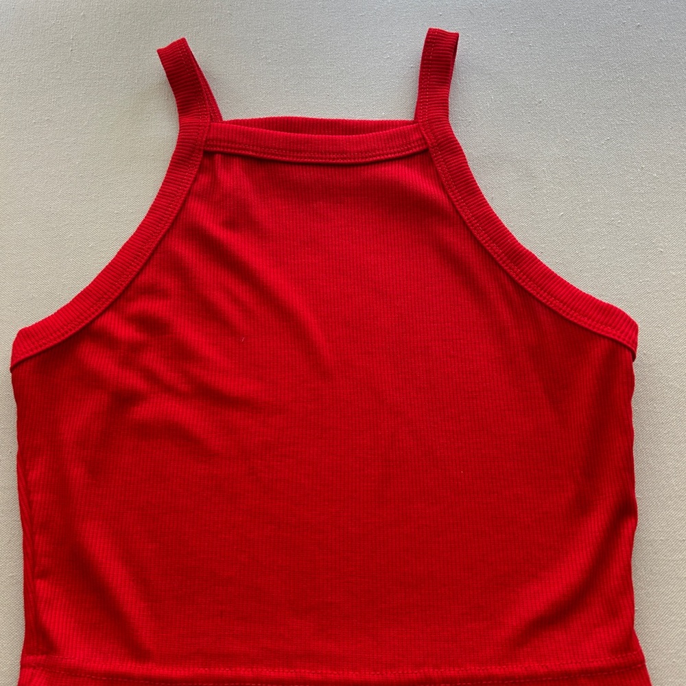 red cropped tank
